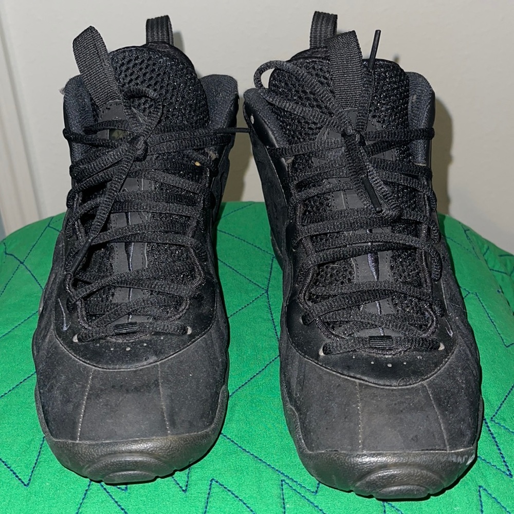 Foamposite black on black size 7